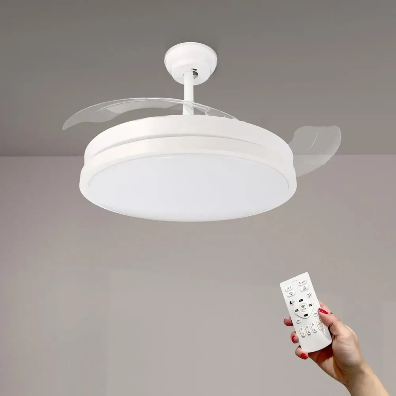 Ventilatore da soffitto LED 68W con telecomando e funzione estate-inverno, motore DC silenzioso, 6 velocità, 3 pale retrattili, basso consumo, timer
