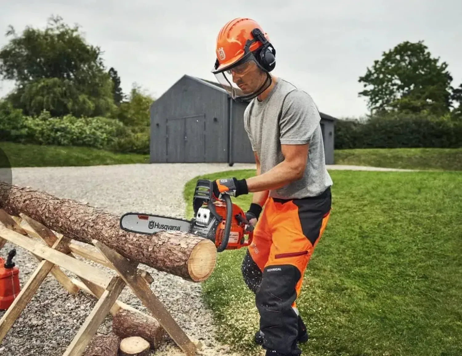 Husqvarna 445 II - Motosega a Benzina Potente per Uso Domestico